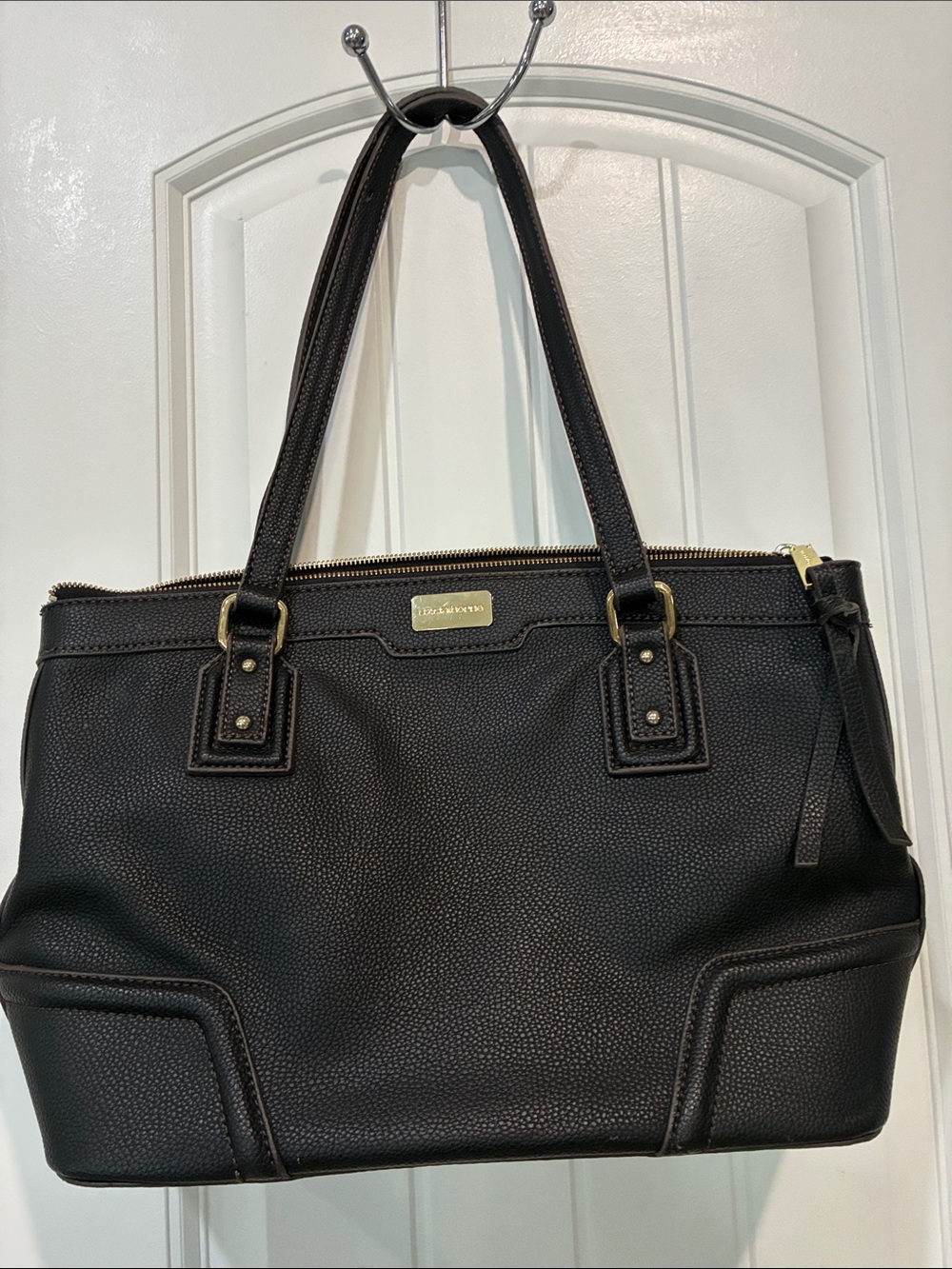 Liz Claiborne Black Pebbled Shoulder Tote with Gold Accents Please see pic